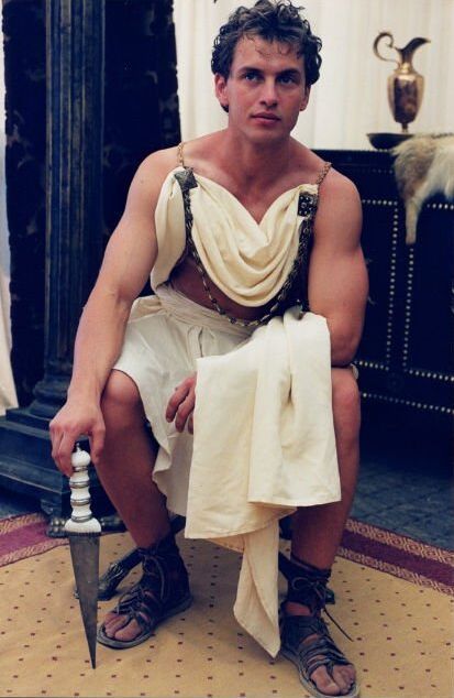 Victor Loukianenko als Brutus in 'Mission Kleopatra'.jpg