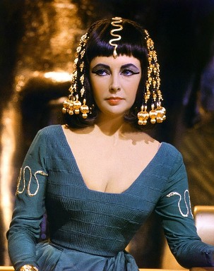Elizabeth Taylor as Cleopatra (1963).jpg